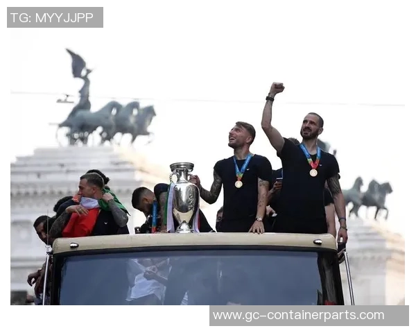 足球明星与球迷共庆胜利时刻展现团结与激情的精彩瞬间 足球明星与球迷共庆胜利时刻展现团结与激情的精彩瞬间