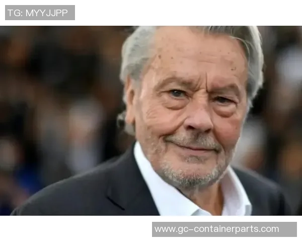 震惊世界足球界传奇球星意外去世引发全球哀悼与追忆 震惊世界足球界传奇球星意外去世引发全球哀悼与追忆