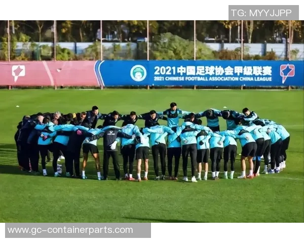 成都羽毛球队以80分稳居大师赛积分榜首位展现强劲实力