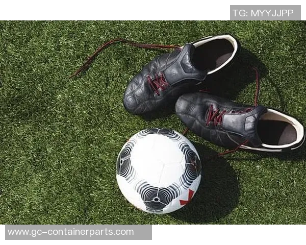 足球明星的踢球配饰揭秘助你提升球场魅力与表现